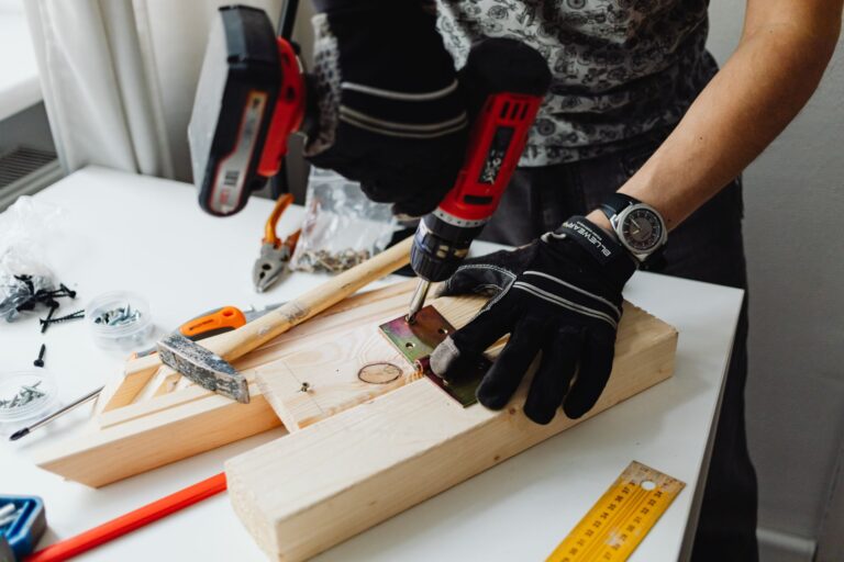 Carpenter Handyman in London: What a Handyman Can Do and When You Need a Carpenter